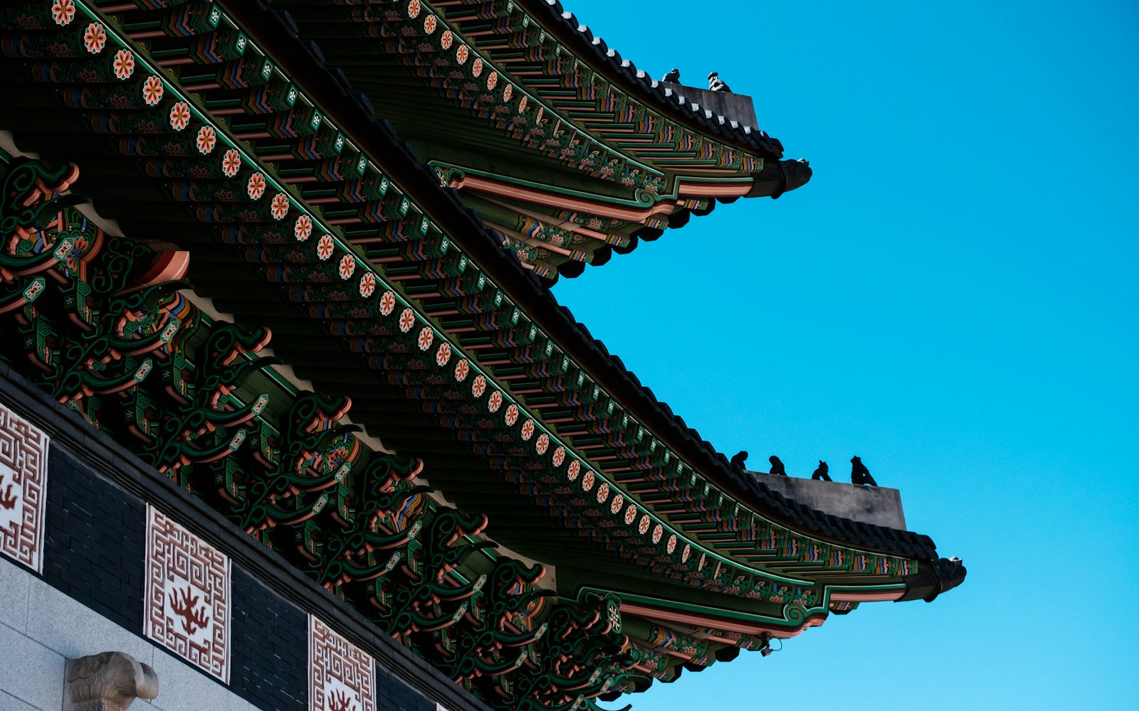 蓝天下的首尔景福宫建筑